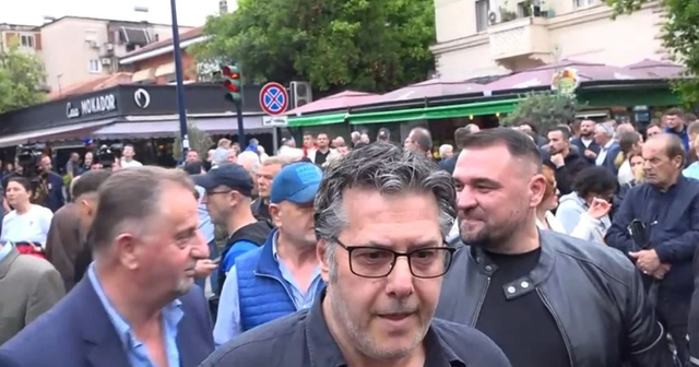 Përplasja me gazetarët gjatë protestës së PD, policia