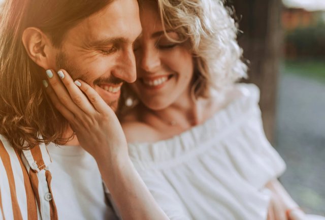 Pse grat&euml; mbi t&euml; 40-tat po zgjedhin partner&euml; m&euml; t&euml; rinj