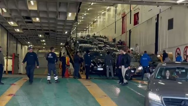Festat e fundvitit, fluks pasagjer&euml;sh n&euml; portin e Vlor&euml;s