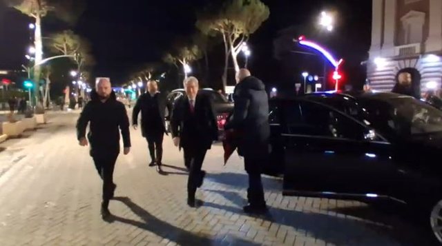 Foltorja e PD para Kryeministris&euml;, Berisha i bashkohet protestuesve