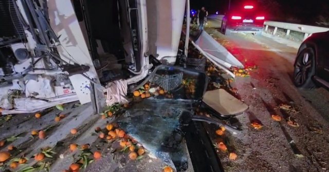 Aksident n&euml; aksin Levan-Tepelen&euml;/ Kamioni ngarkuar me agrume del nga