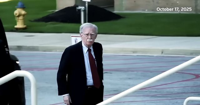 Bolton pranon faj&euml;sin&euml;! Ish-k&euml;shilltari i Trumpit p&euml;rballet