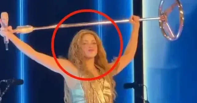 Shakira p&euml;son incident, ja &ccedil;far&euml; i ndodh n&euml; koncert