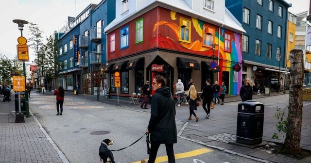 Tejkalon Zvicrën, Islanda bëhet vendi më i shtrenjtë në