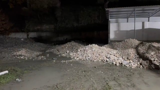 Dëmtohet një tubacion kyç i ujit të pijshëm në