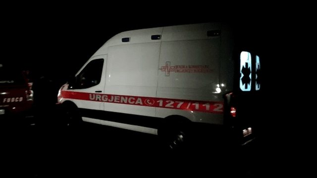 EMRAT/ Aksident me vdekje në Vorë, automjeti përplas