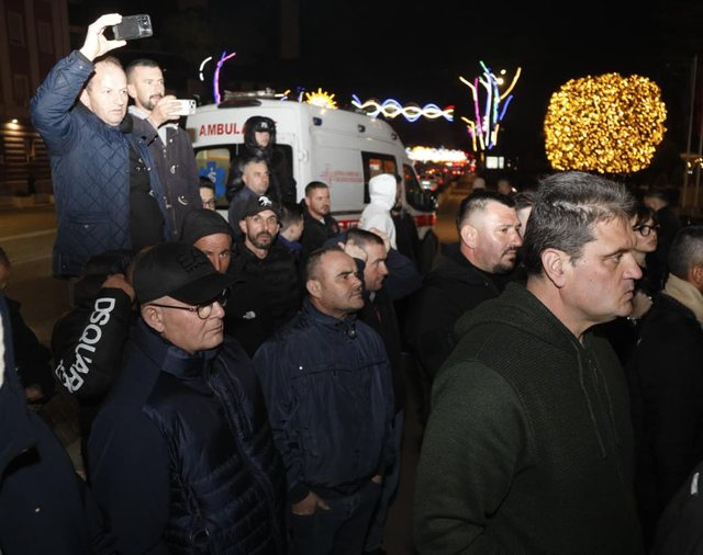 Former SP MP joins Lapaj's protest against Rama