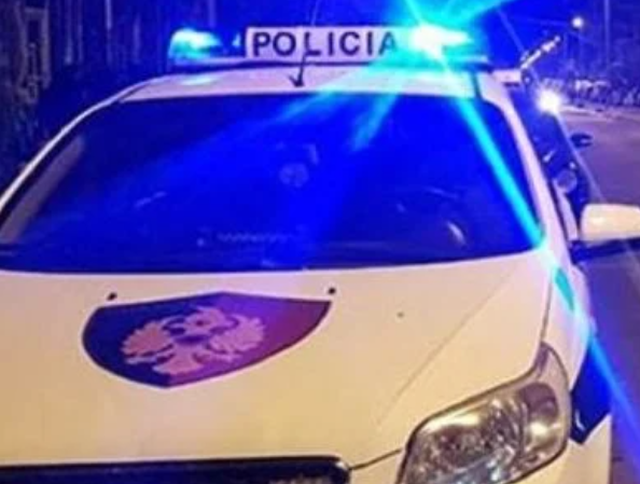 Aksident në aksin Berat-Lushnje, përmbyset makina