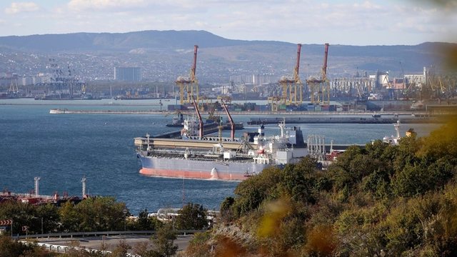 Trump paralajmëroi tarifa shtesë, rafineritë e naftës
