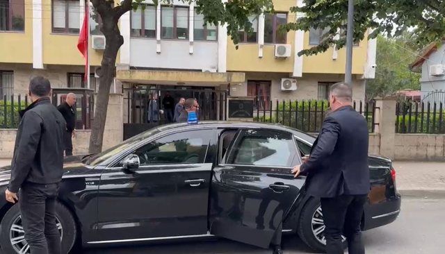 Dy ditë para zgjedhjeve/ Pas Shkodrës, Altin Dumani shkon në