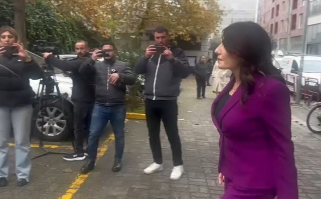 Mirlinda Karçanaj në SPAK  Drejtoresha e AKSHI merret në pyetje në lidhje me tenderat