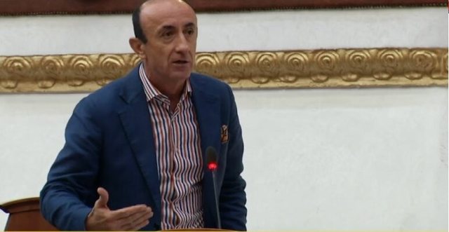 "E keni kthyer Parlamentin në Republikë Kryeministrore",