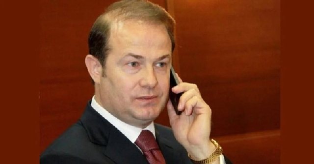 U denoncua nga një qytetar se i kërkoi votën në derën e