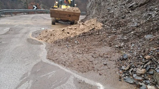 Moti i keq në Kukës, disa fshatra probleme me energjinë elektrike