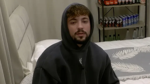 Sht&euml;pia kapsul&euml;: Si po p&euml;rballet Toney me distancimin nga