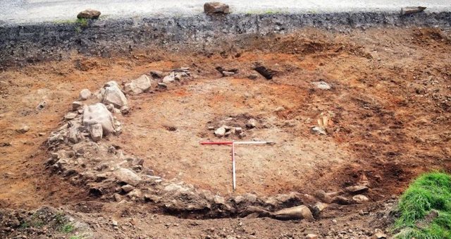 Arkeolog&euml;t zbulojn&euml; nj&euml; varr masiv misterioz mbi
