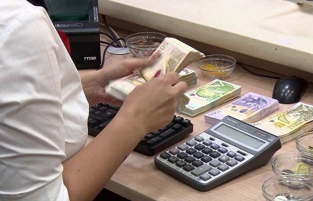 Qeveria merr vendimin, rritet paga minimale n&euml; 50 mij&euml; lek&euml;,