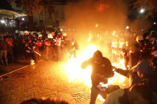 Protesta e PD-s&euml; p&euml;rpara Kryeministris&euml;/ Molotov&euml; dhe