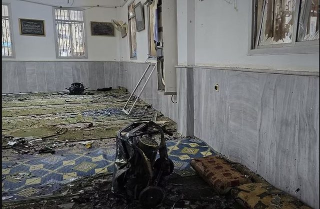 Sulm me bomb&euml; gjat&euml; namazit n&euml; nj&euml; xhami n&euml; Siri, 6