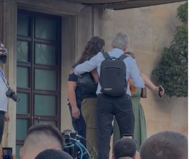Protesta p&euml;r Zv&euml;rnecin/ E reja tenton t&euml; hap&euml; der&euml;n e