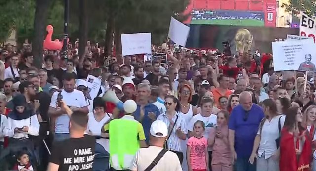 &ldquo;Asnj&euml; hap pas!&rdquo; Mij&euml;ra qytetar&euml;