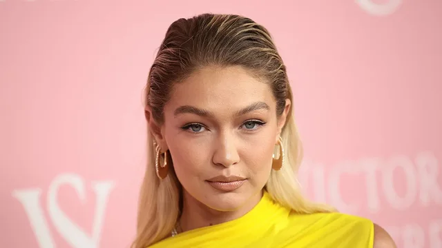 Dashuri, puthje & një unazë mister: Gigi Hadid konfirmon për