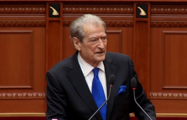 Seanca maratonë, Berisha-socialistëve: Lepuri Surrelit nuk merr dot