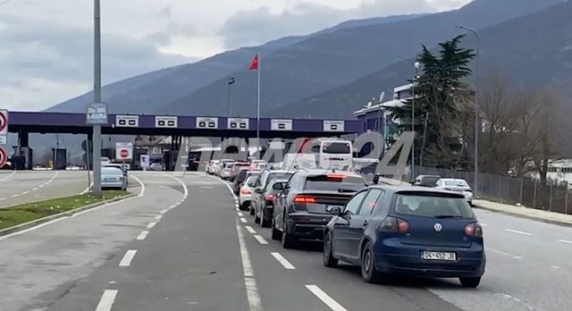 Dita e dashuris&euml;, shqiptar&euml;t dynden n&euml; Prizren, qytetar&euml;t e