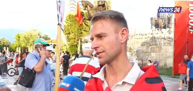 &ldquo;Rama jep dor&euml;heqjen&rdquo;, shqiptar&euml;t n&euml; revolt&euml;