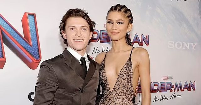 Tom Holland and Zendaya's engagement is confirmed, the actress shows off