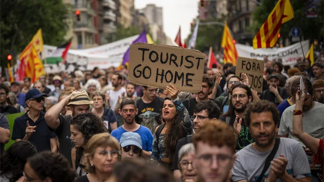 Shpërthejnë protestat në Spanjë kundër mbiturizmit,