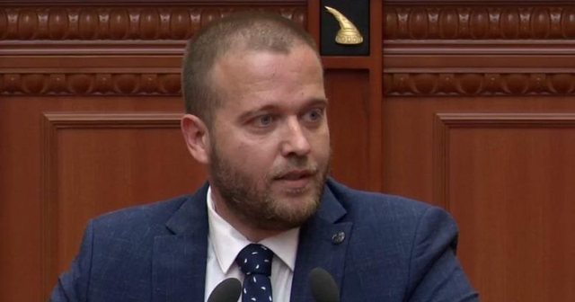"S&rsquo;keni shans t&euml; m&euml; b&euml;ni pis"/ I vendos&euml;n