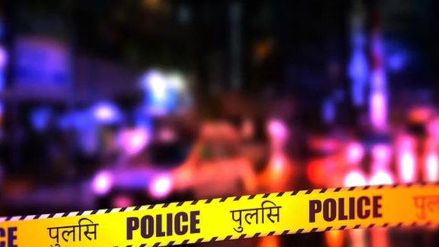 Tre motrat e mitura hidhen nga kati i n&euml;nt&euml; i pallatit pasi babai i