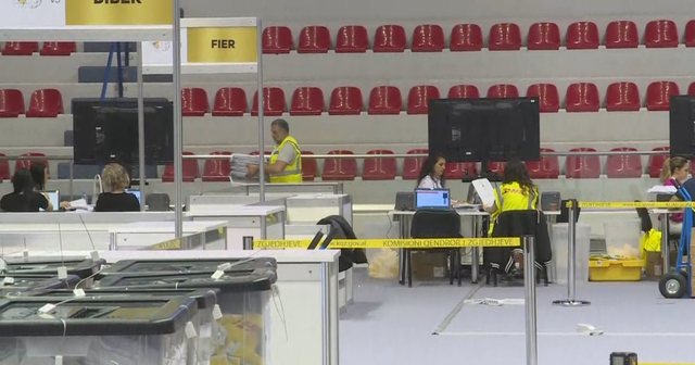 U mor vendim për hapjen e zarfeve/  KQZ ndërpret numërimin e