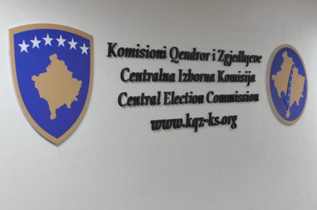 Vijon procesi i votimit n&euml; Kosov&euml;/ KQZ: Rezultatet e para do