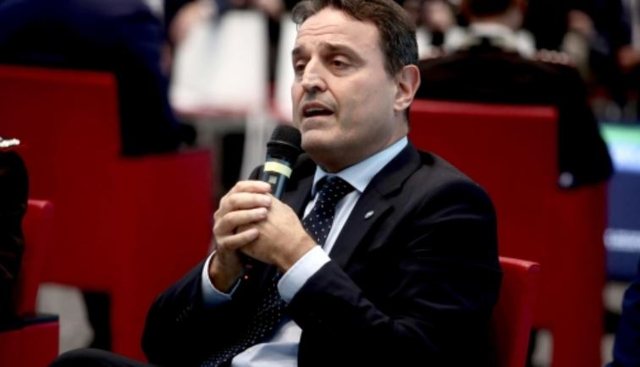 T&euml;rmet n&euml; futbollin italian, pezullohet p&euml;r 13 muaj presidenti i