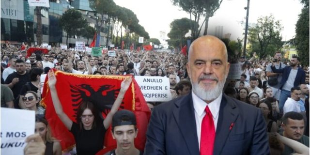 Pas 7 protestave q&euml; i k&euml;rkojn&euml; dor&euml;heqjen, Rama: Ata q&euml;