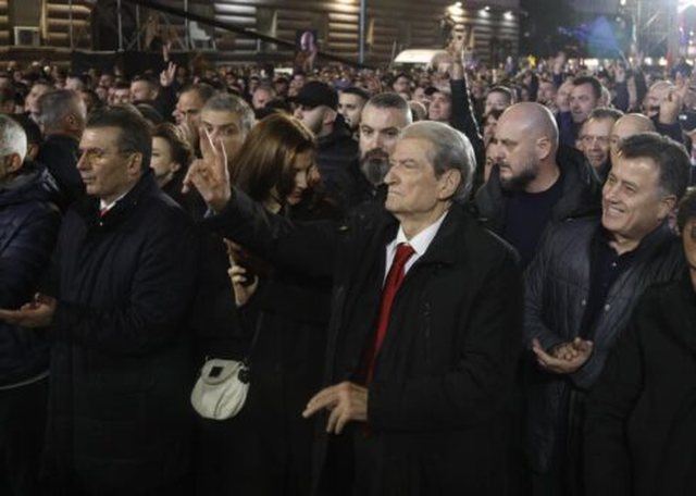 Mister skenari i protest&euml;s s&euml; PD, Berisha largohet n&euml;