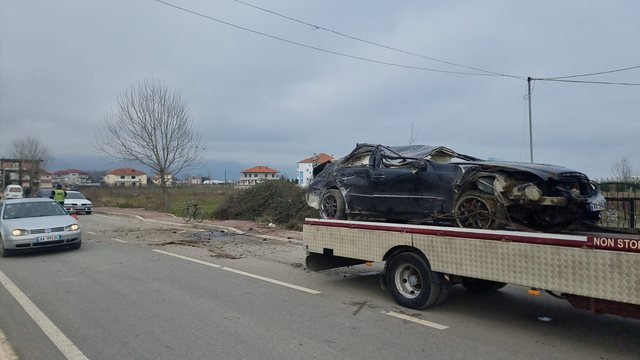 Përplasen dy mjete në afërsi të Tushemishtit, tre të