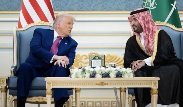 Trump arrin në Arabinë Saudite, nis turneun në Lindjen e Mesme