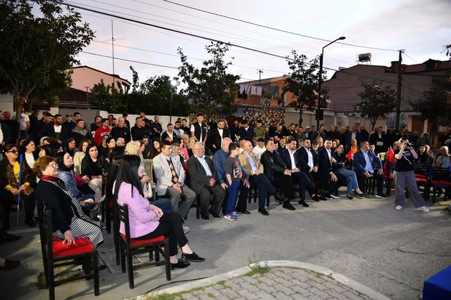 FOTOLAJM/ Elvis Roshi shkon i maskuar në takimin e Berishës në