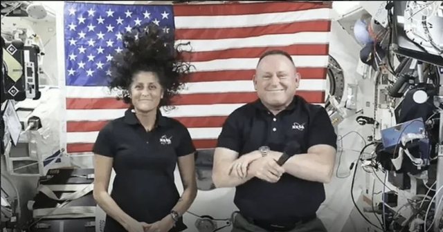 Astronautët e bllokuar fillojnë udhëtimin e kthimit në