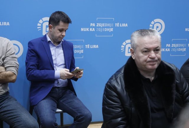 FOTOLAJM/ Ilir Alimehmeti në mbledhjen e Këshillit Kombëtar