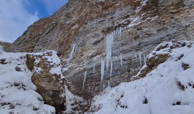 Ngrica n&euml; Dib&euml;r/ Fshatra t&euml; bllokuara dhe probleme me furnizimin