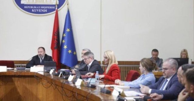 Mazhoranca nuk pret opozit&euml;n! PS k&euml;rkon t&euml; ndryshoj&euml;