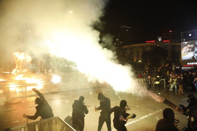 Protesta e PD-s&euml;, shoq&euml;rohen n&euml; polici 20 persona