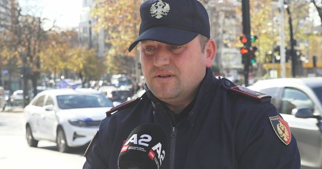 Trafik i rënduar në Tiranë, policia: Shkak mbipopullimi dhe