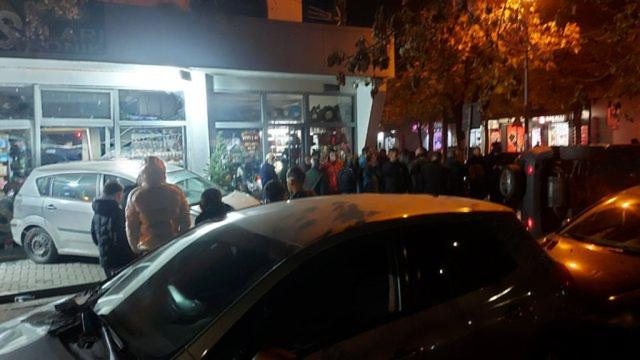 Cars collide at Kombinat/ One crashes into office, other overturns