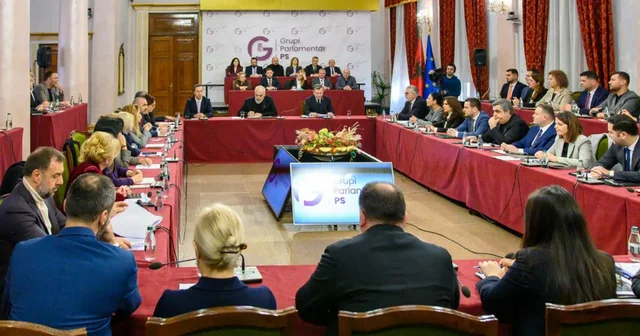 Rama urdh&euml;ron deputet&euml;t dhe partin&euml;: B&euml;ni kujdes me