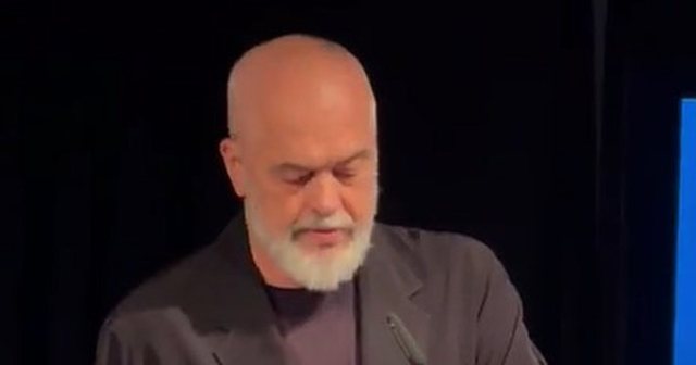 &ldquo;Jam piktori m&euml; i madh mes kryeministrash!&rdquo; Rama me batuta